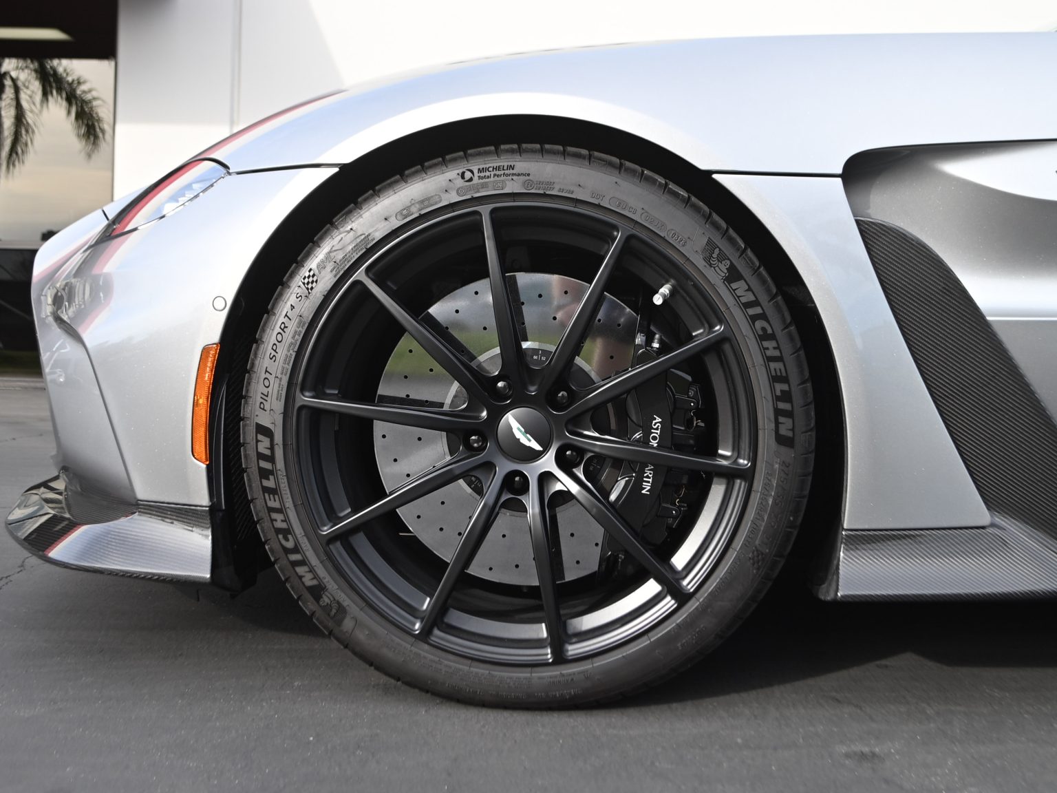 2023 Aston Martin Vantage V12 Roadster 0604