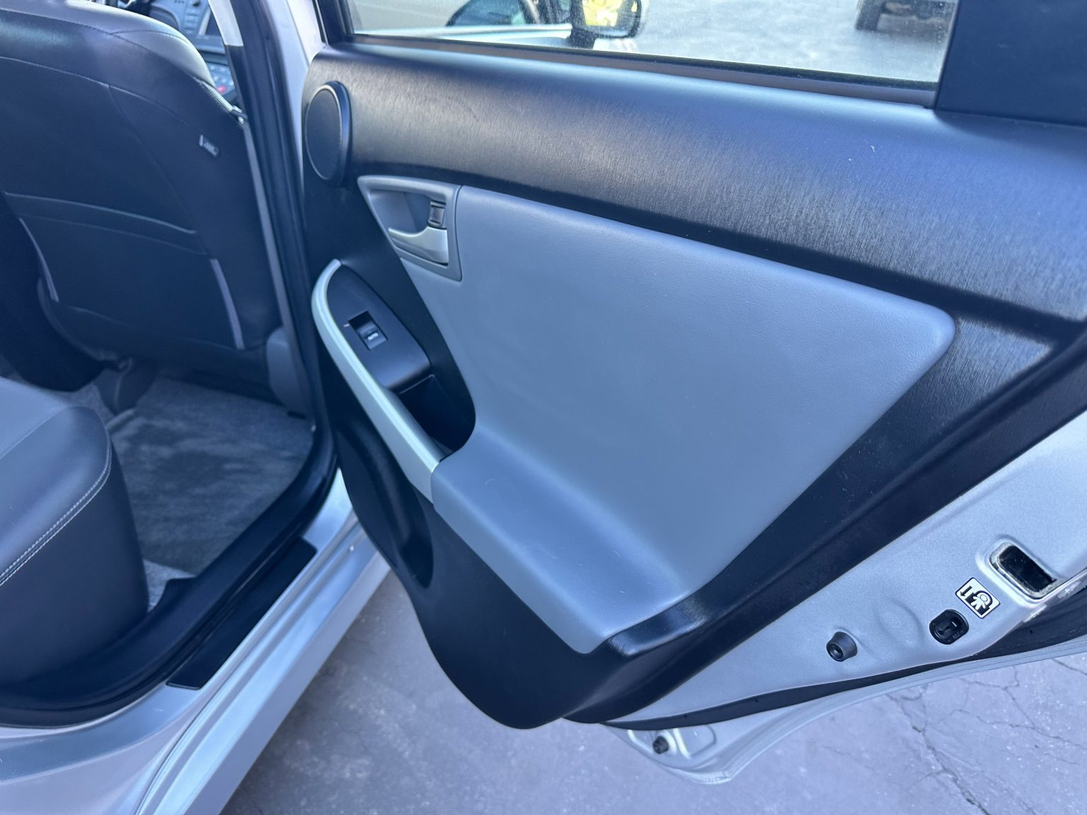 2012 Silver Toyota Prius 1270