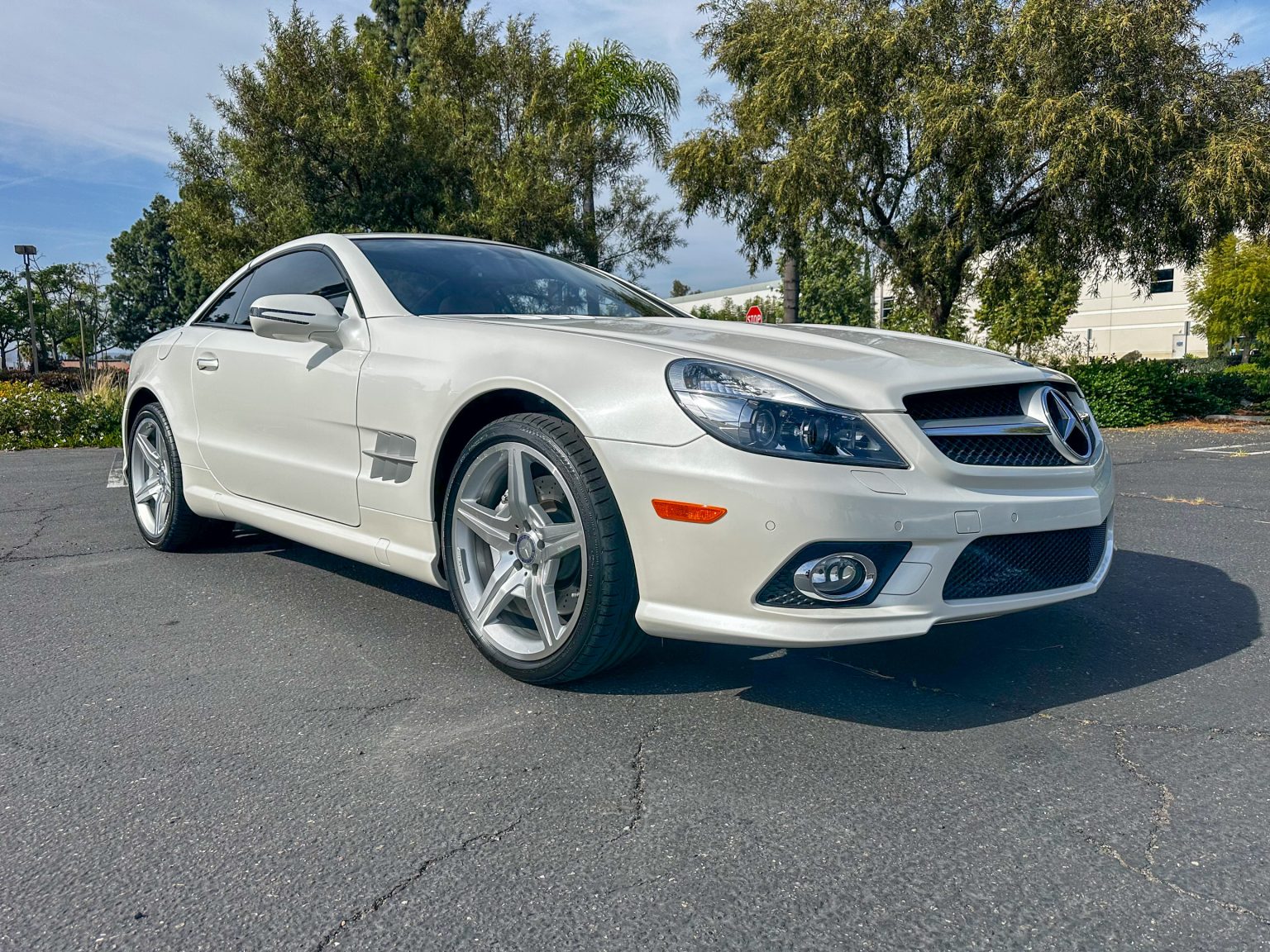 2012 White Mercedes Benz SL550 2080