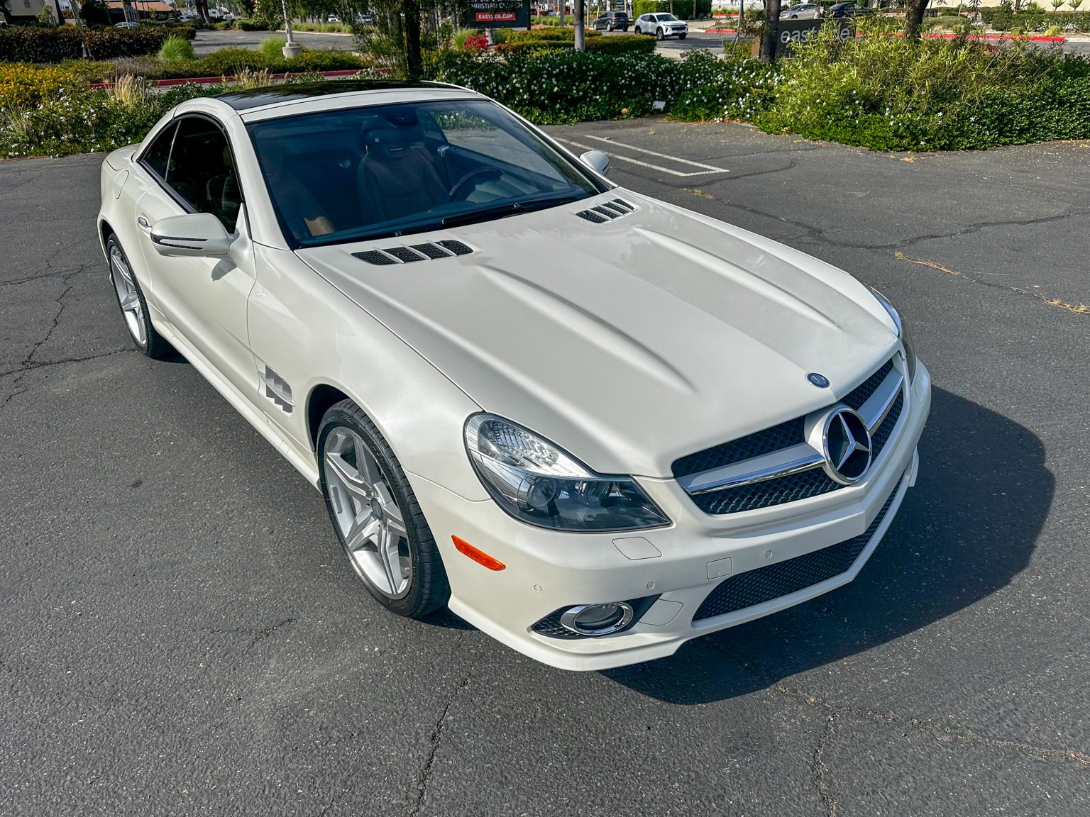 2012 White Mercedes Benz SL550 2081