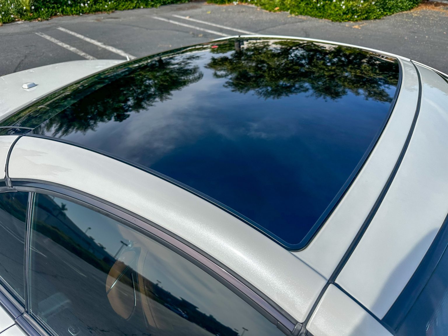 2012 White Mercedes Benz SL550 2089