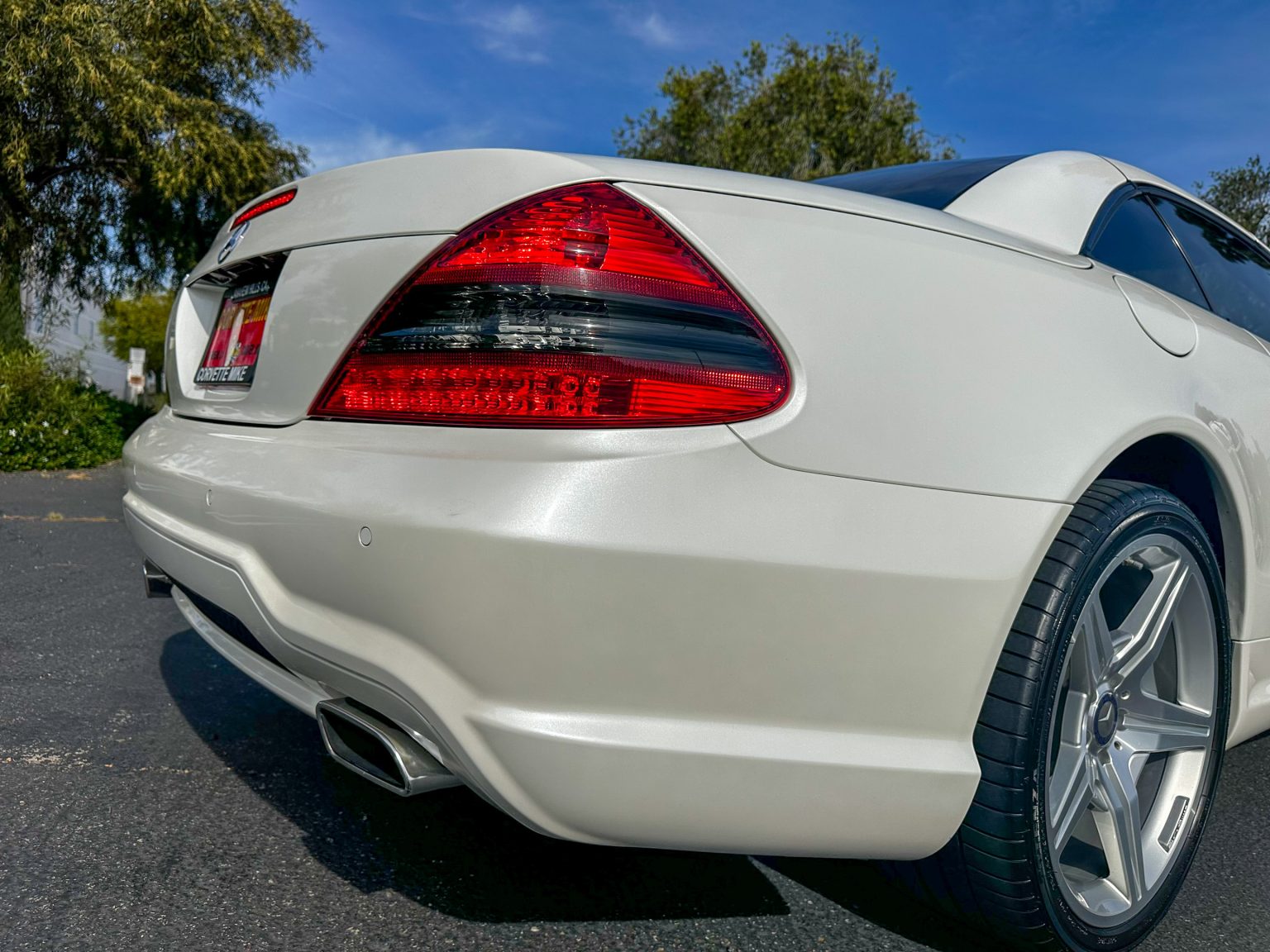 2012 White Mercedes Benz SL550 2091