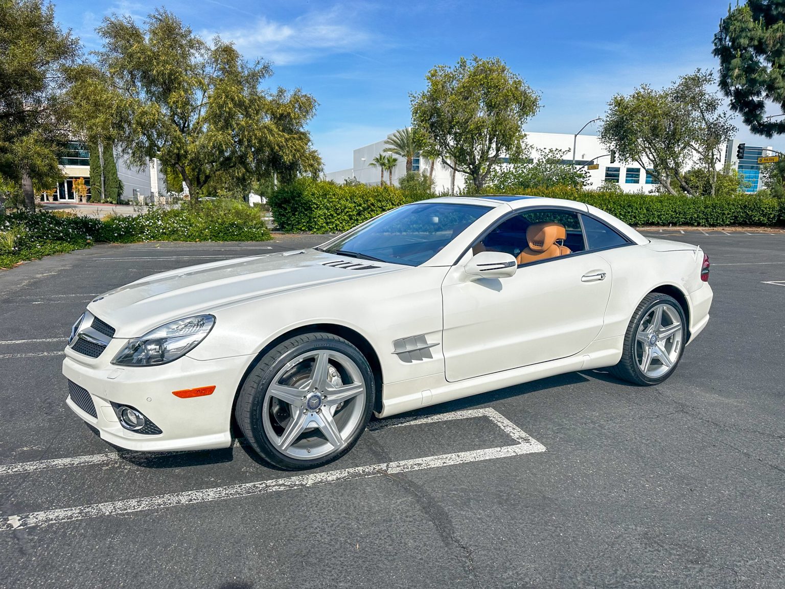 2012 White Mercedes Benz SL550 2093