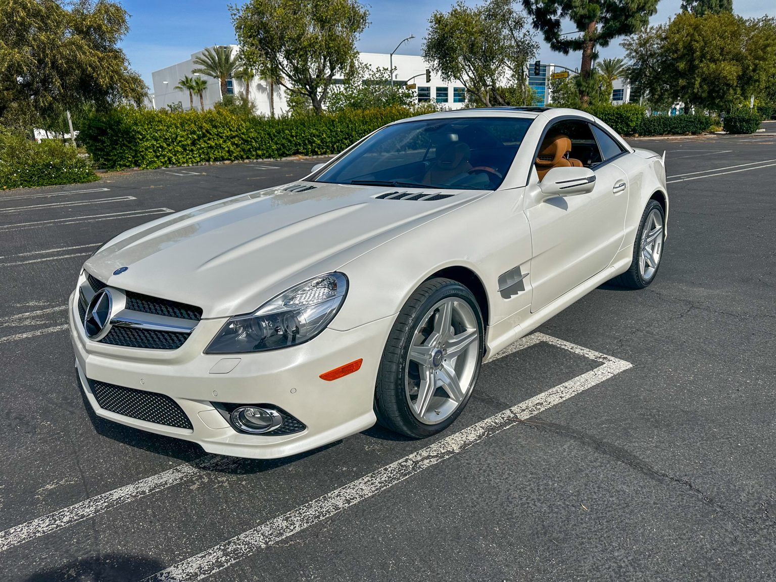 2012 White Mercedes Benz SL550 2095