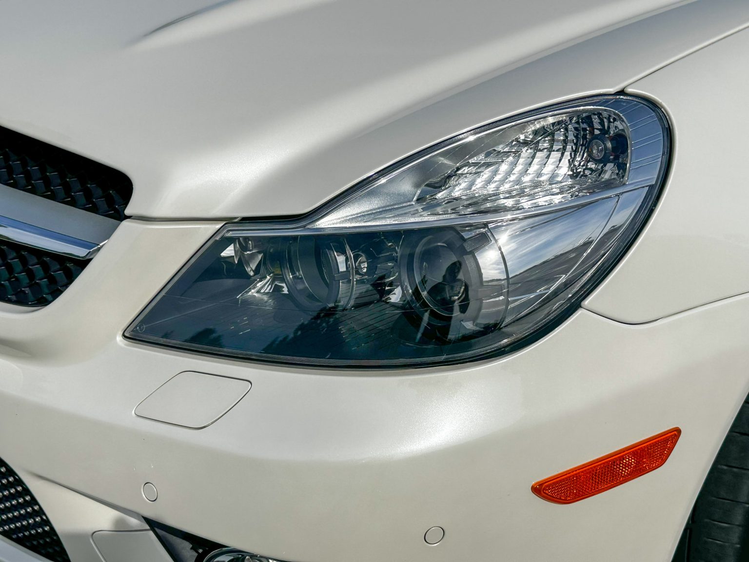 2012 White Mercedes Benz SL550 2096