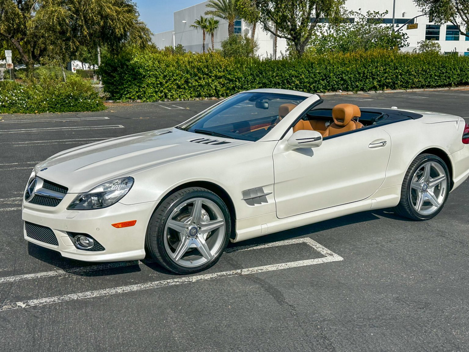 2012 White Mercedes Benz SL550 2099