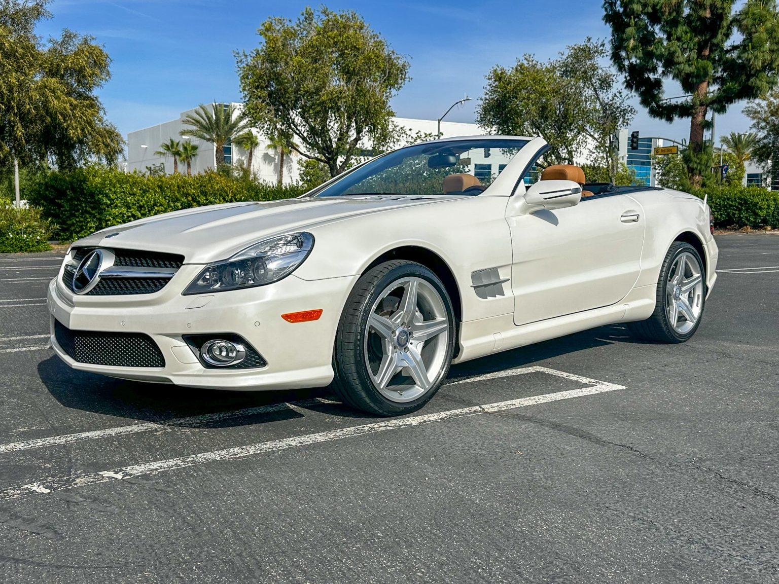 2012 White Mercedes Benz SL550 2100