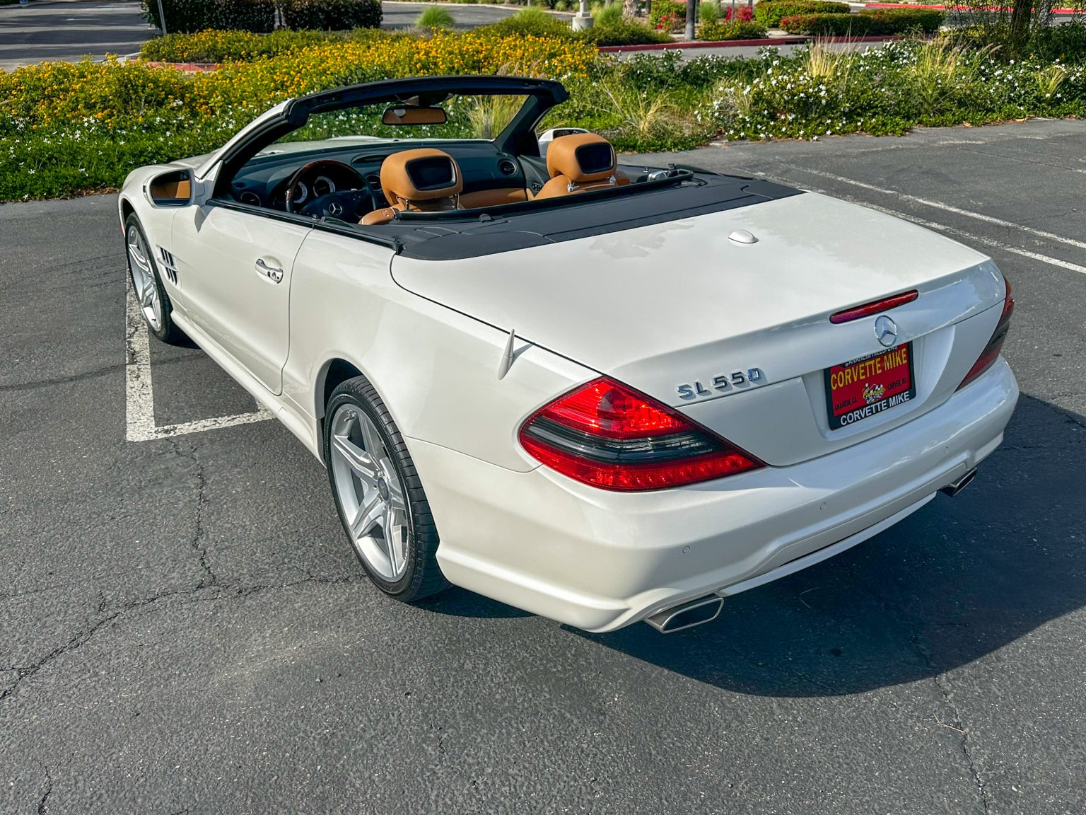 2012 White Mercedes Benz SL550 2102
