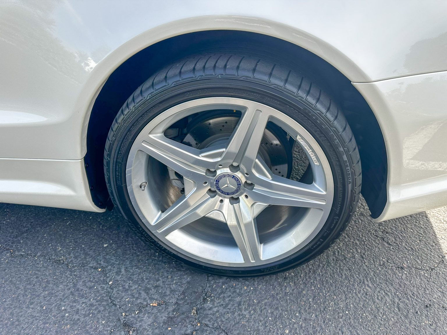 2012 White Mercedes Benz SL550 2108