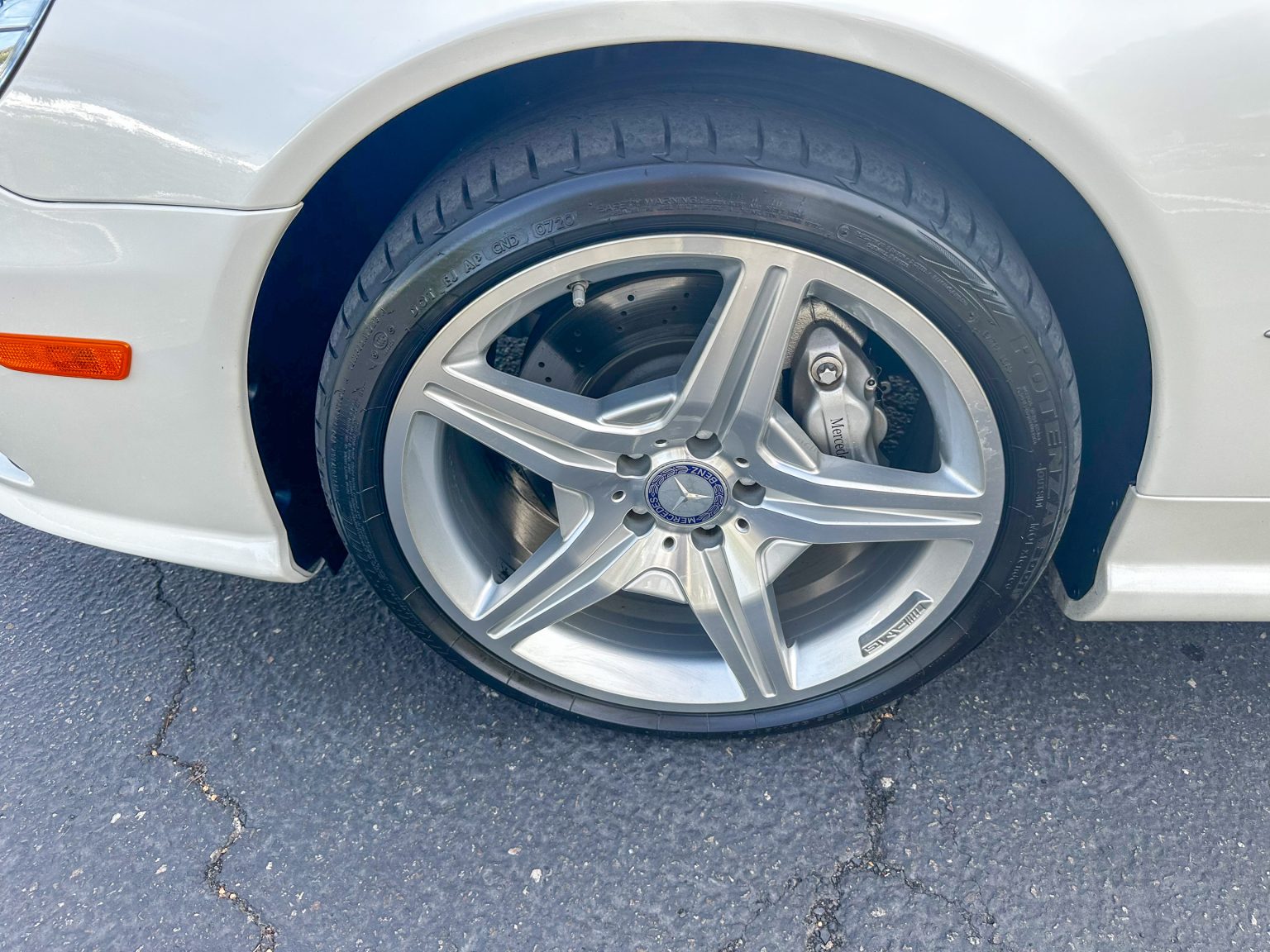 2012 White Mercedes Benz SL550 2109