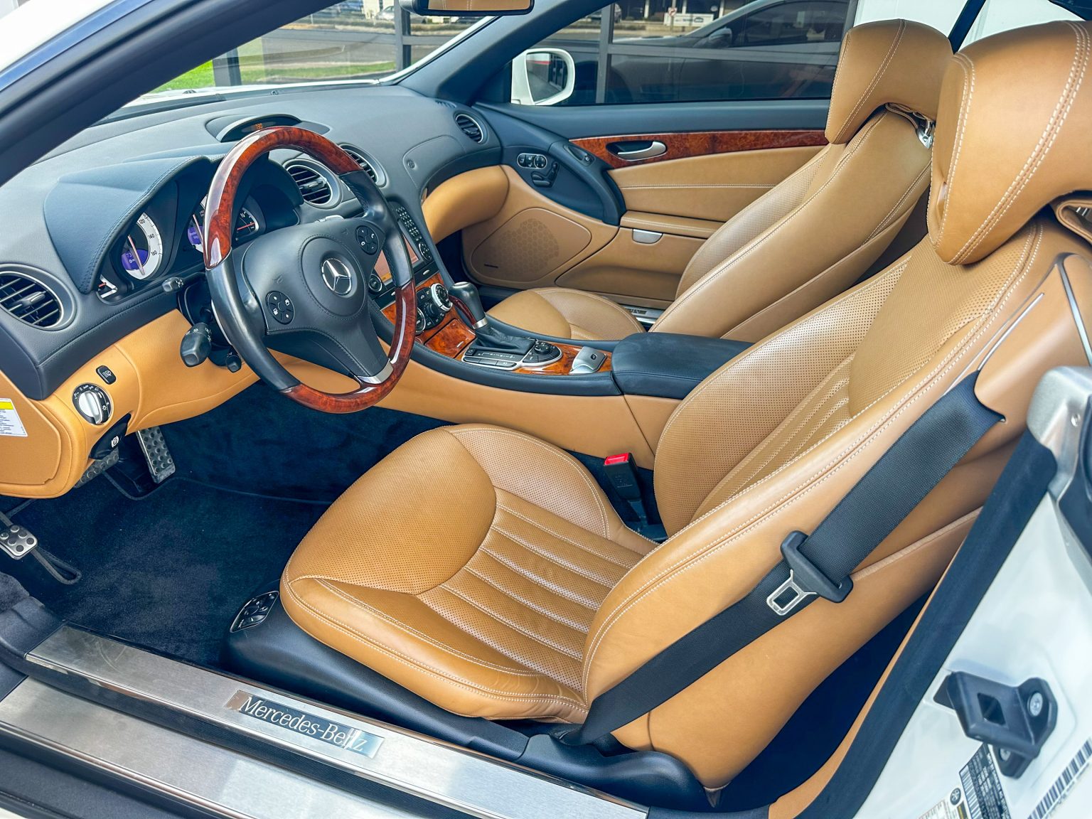 2012 White Mercedes Benz SL550 2111