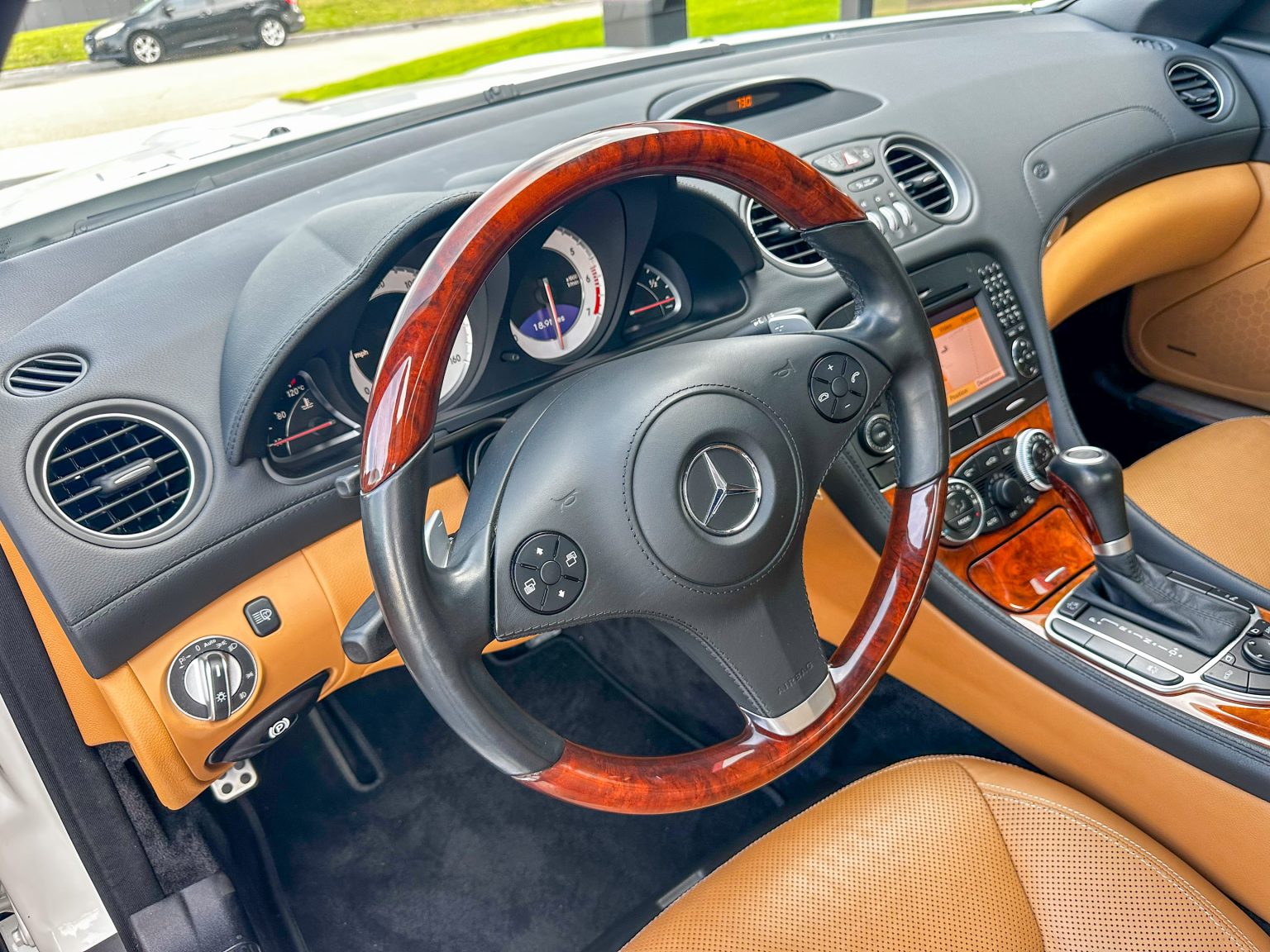 2012 White Mercedes Benz SL550 2114