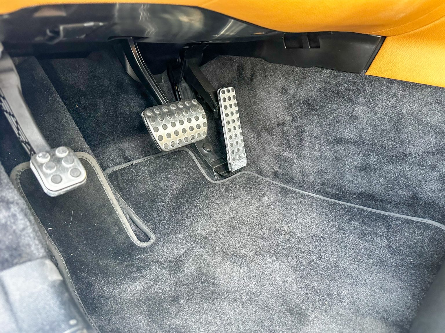 2012 White Mercedes Benz SL550 2124