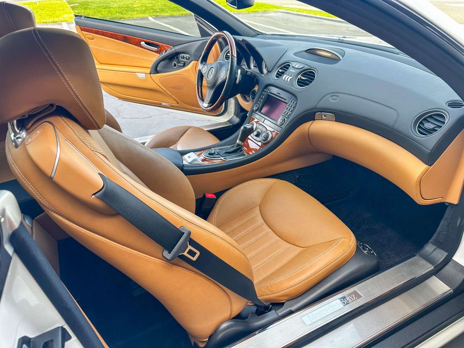 2012 White Mercedes Benz SL550 2126