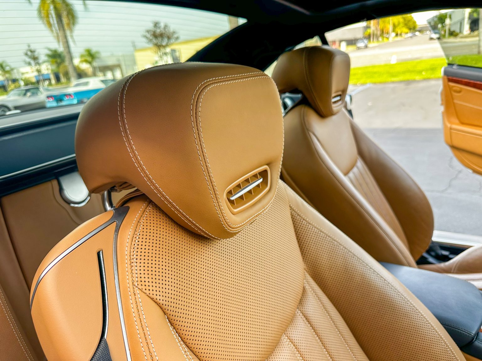 2012 White Mercedes Benz SL550 2127