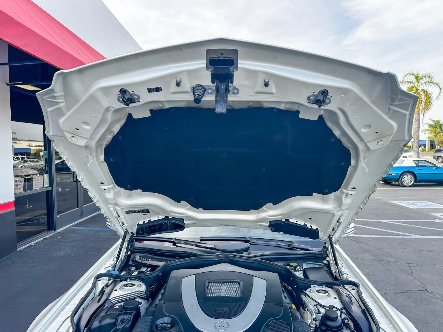 2012 White Mercedes Benz SL550 2131