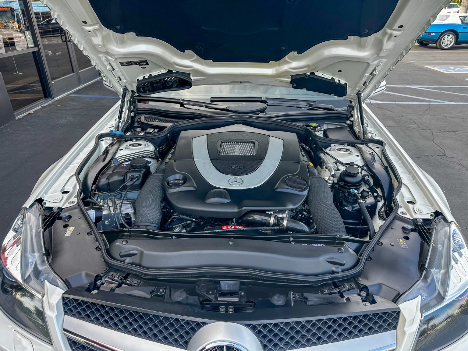 2012 White Mercedes Benz SL550 2132