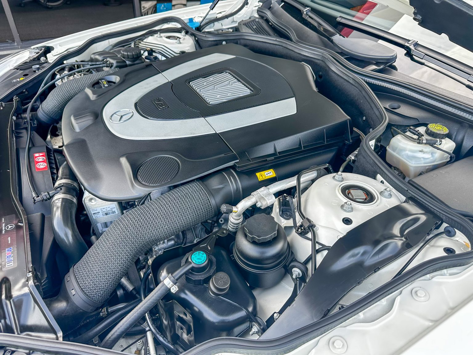 2012 White Mercedes Benz SL550 2133