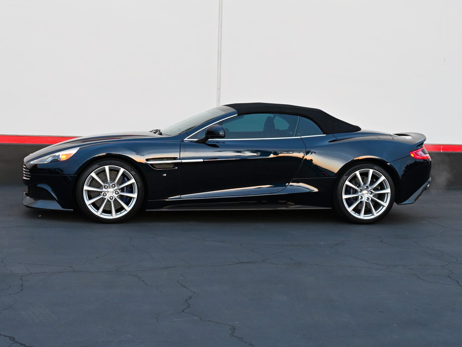 2016 Ultramarine Black Aston Martin Vanquish V12 Convertible 1481