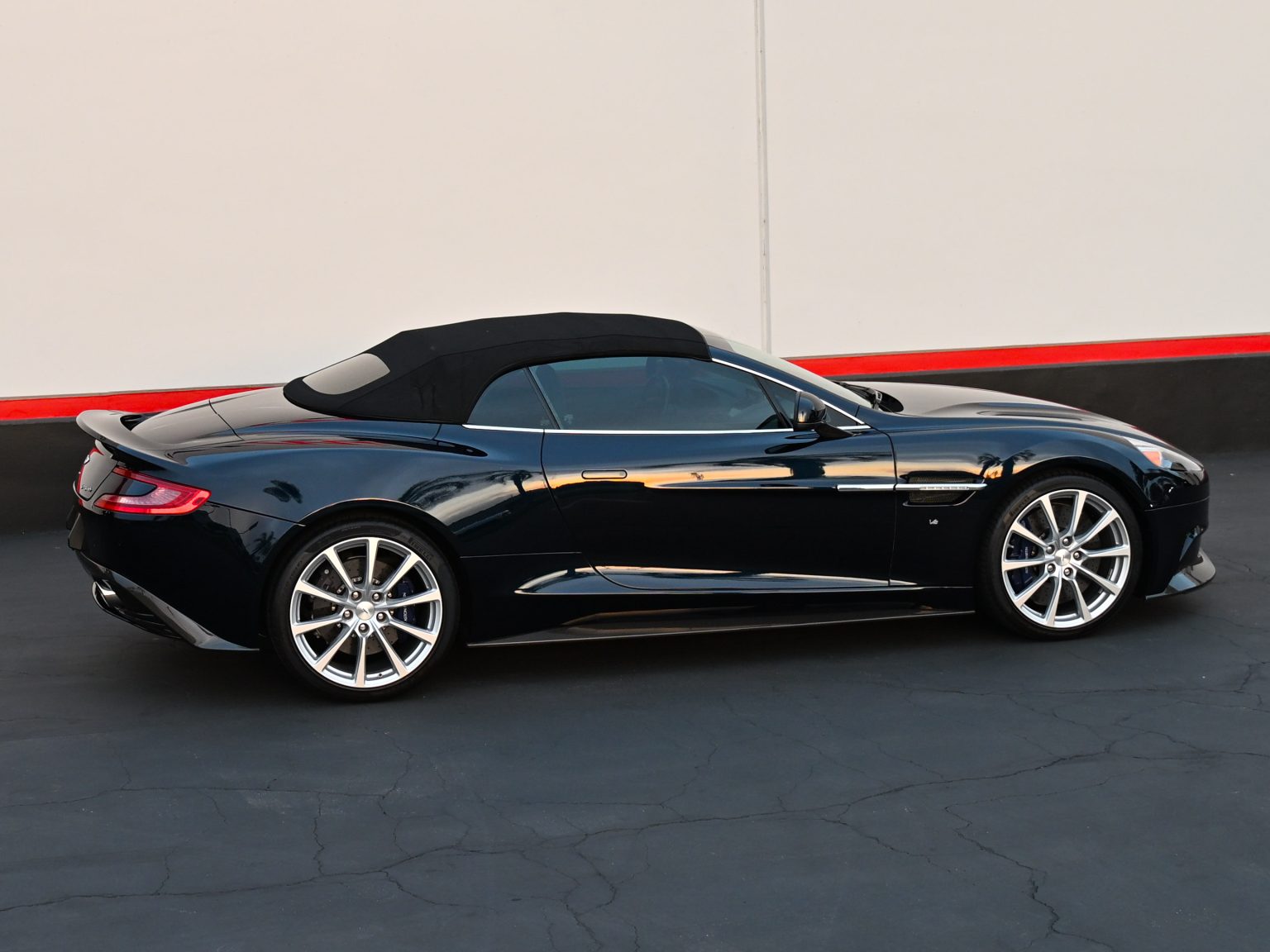 2016 Ultramarine Black Aston Martin Vanquish V12 Convertible 1507